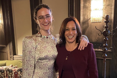 Kamala Harris felicita a su hijastra por su graduación universitaria