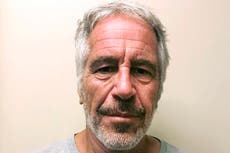 Guardias que custodiaban a Jeffrey Epstein cuando se suicidó admitieron haber falsificado registros