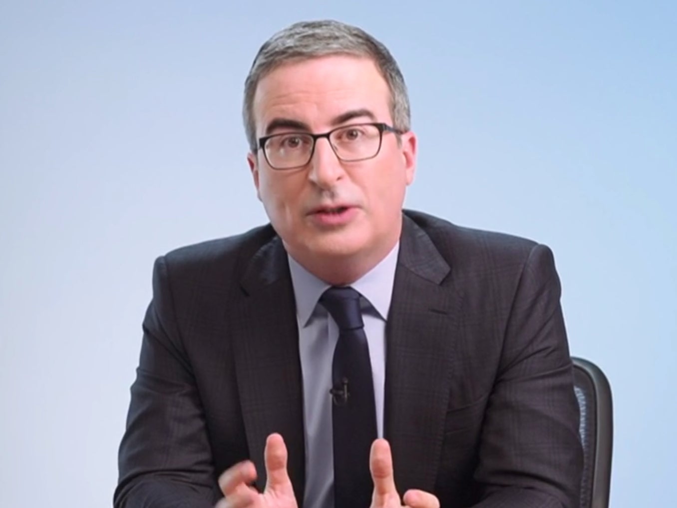 John Oliver insta a Estados Unidos a reconsiderar su posición sobre Israel