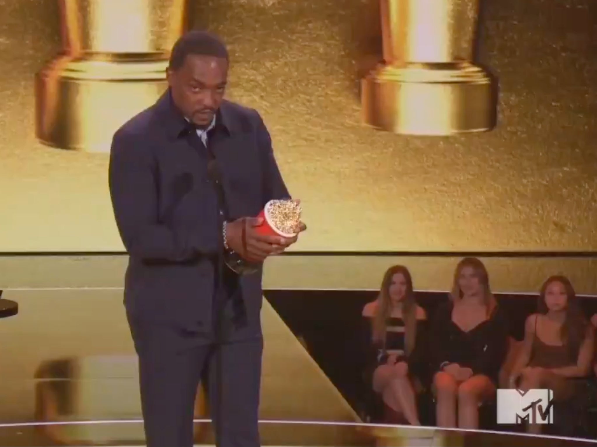 La estrella de Marvel Anthony Mackie le dice a Tom Holland de Spider-Man “Ojo, voy a por ti” en el discurso de los MTV Awards