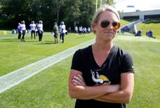 Broncos contrata a Kleine, mujer de mayor rango en la NFL