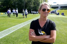 Broncos contrata a Kleine, mujer de mayor rango en la NFL