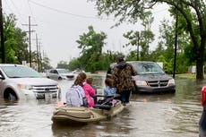 Inundaciones dañan casas y autos en Luisiana