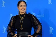 Salma Hayek reflexiona sobre la importancia de incluir a una mujer menopáusica en una película de acción