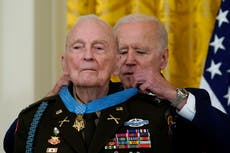 Joe Biden otorga su primera Medalla de Honor al veterano de la Guerra de Corea que bromeó: “¿Por qué tanto alboroto?”