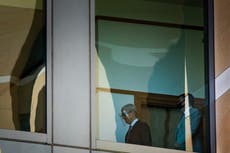 Tim Cook defiende a Apple en un juicio que podría decidir el futuro de los iPhones