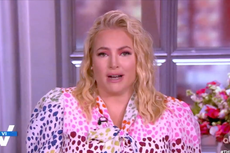Meghan McCain llama a Chris Cuomo “santurrón manipulador” por no abordar las acusaciones contra su hermano