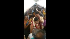 Pareja india alquila un vuelo completo para una boda en el aire de 170 invitados para evitar las restricciones de COVID