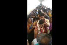 Pareja india alquila un vuelo completo para una boda en el aire de 170 invitados para evitar las restricciones de COVID