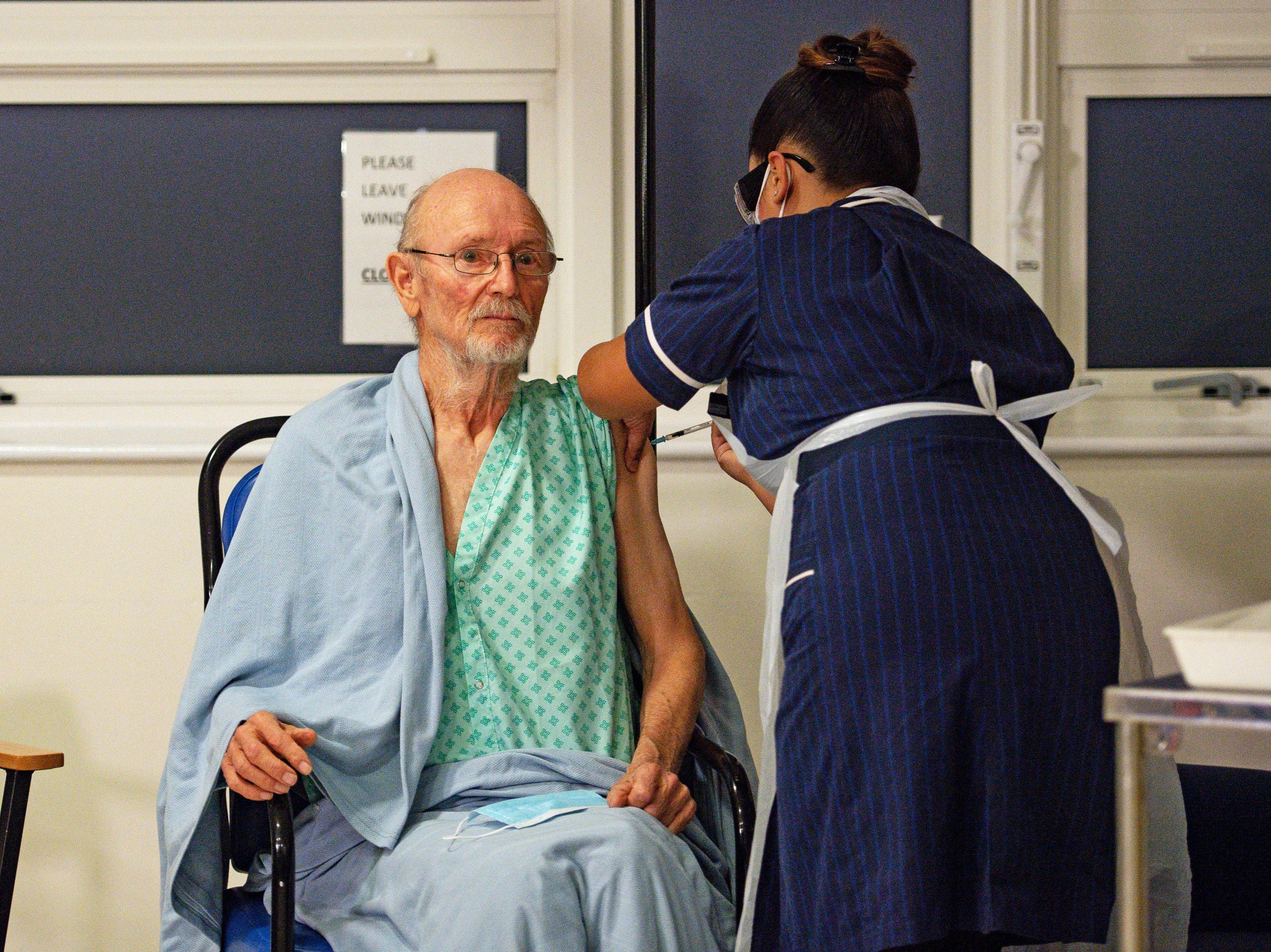 William Shakespeare, el primer hombre en recibir la vacuna covid, muere de una enfermedad no relacionada