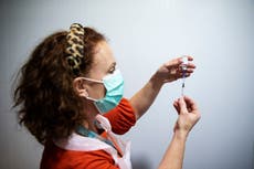 Se insta a los médicos a buscar signos de derrame cerebral tras muerte de una paciente joven después de ponerse la vacuna AstraZeneca