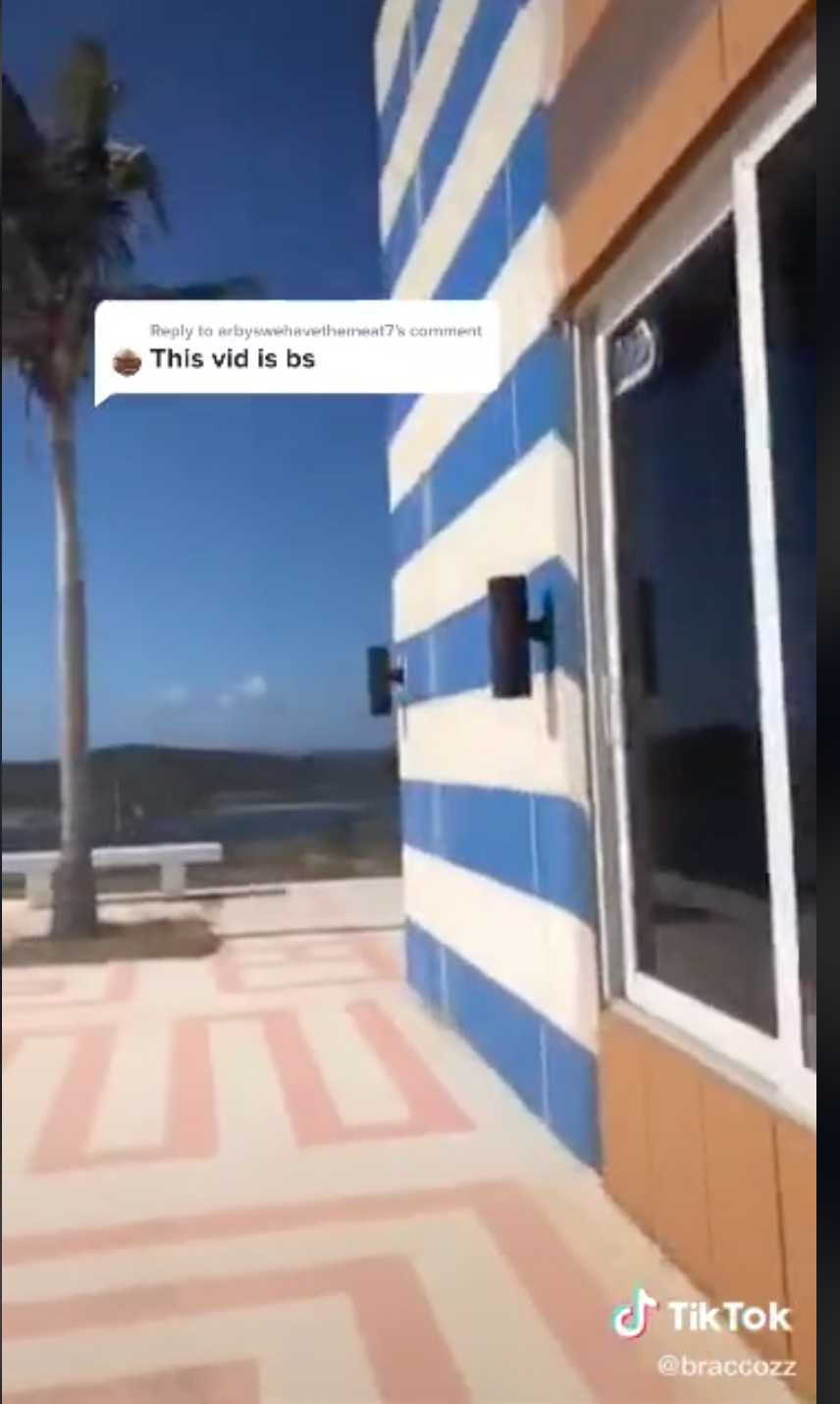 Captura de pantalla de un vídeo de TikTok en el que un “explorador urbano” observa el “templo” azul y blanco