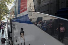 Chilenos vacunados pueden movilizarse a pesar de cuarentenas