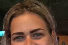 Muere una mujer que asomó la cabeza por la ventana de un tren golpeada por la rama de un árbol