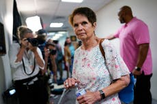 Madre de policía muerto en el Capitolio exige investigación