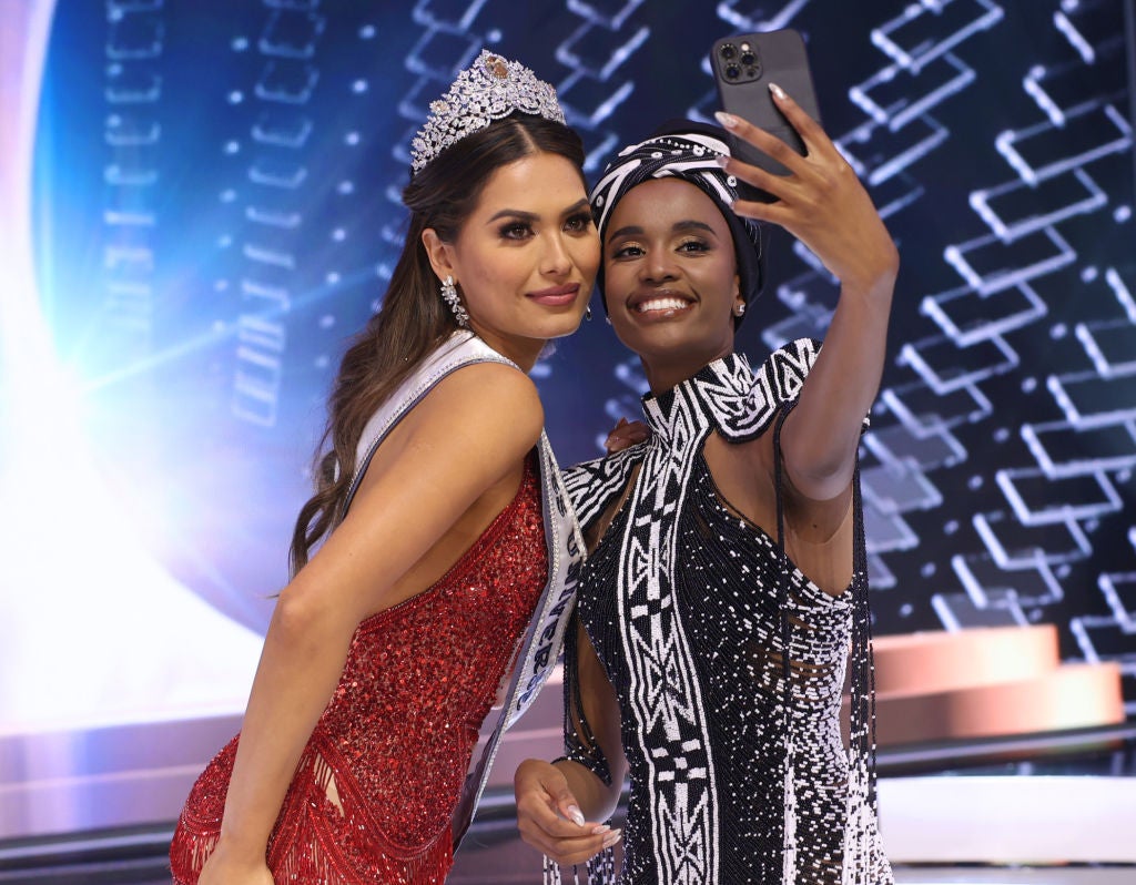 Meza, Miss Universo, se contra COVID-19 | Independent
