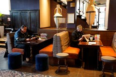 Retrasar el fin de las restricciones de covid tendría un impacto “devastador” en las empresas hoteleras