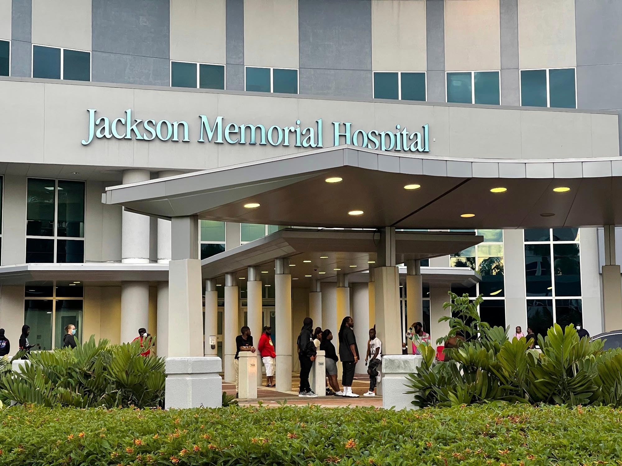 Policía: 2 muertos y más de 20 heridos en tiroteo de Florida