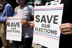 Republicanos de Texas sacan adelante un estricto proyecto de ley sobre el derecho al voto