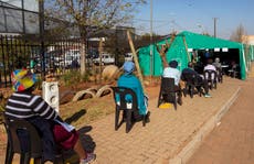 Sudáfrica reimpone medidas de encierro por repunte de COVID