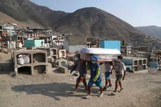 Perú ajusta cifra de muertos por COVID; suman más de 180 mil