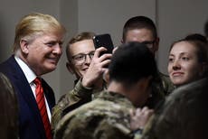 Trump honra el “sacrificio supremo” de los soldados caídos. No siempre ha celebrado a las tropas
