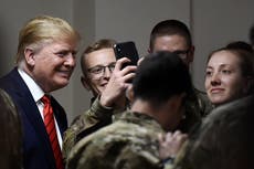 Trump honra el “sacrificio supremo” de los soldados caídos. No siempre ha celebrado a las tropas