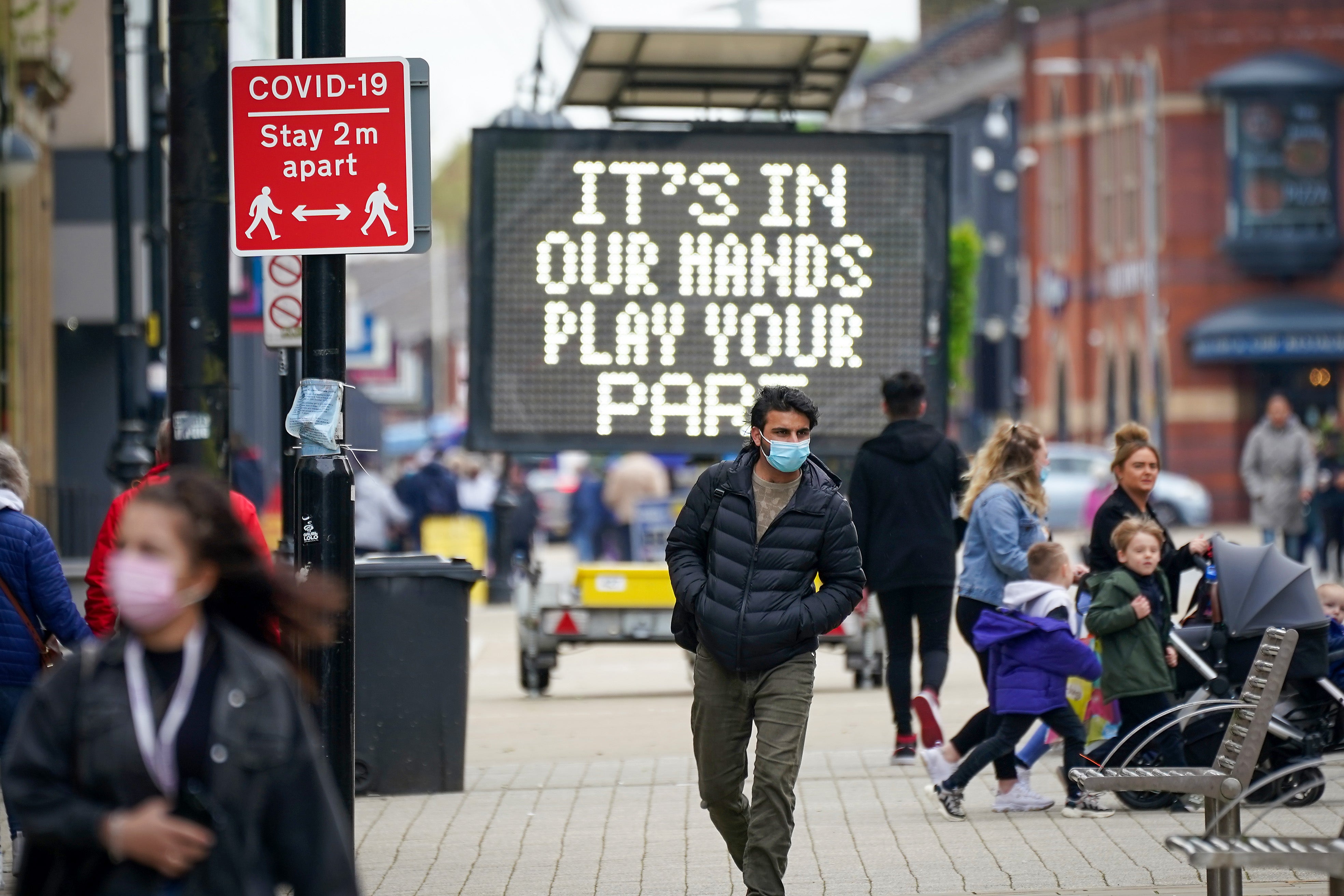 El riesgo de contraer COVID nuevamente se reduce “sustancialmente” hasta 10 meses después de la primera infección, encuentra una investigación de UCL