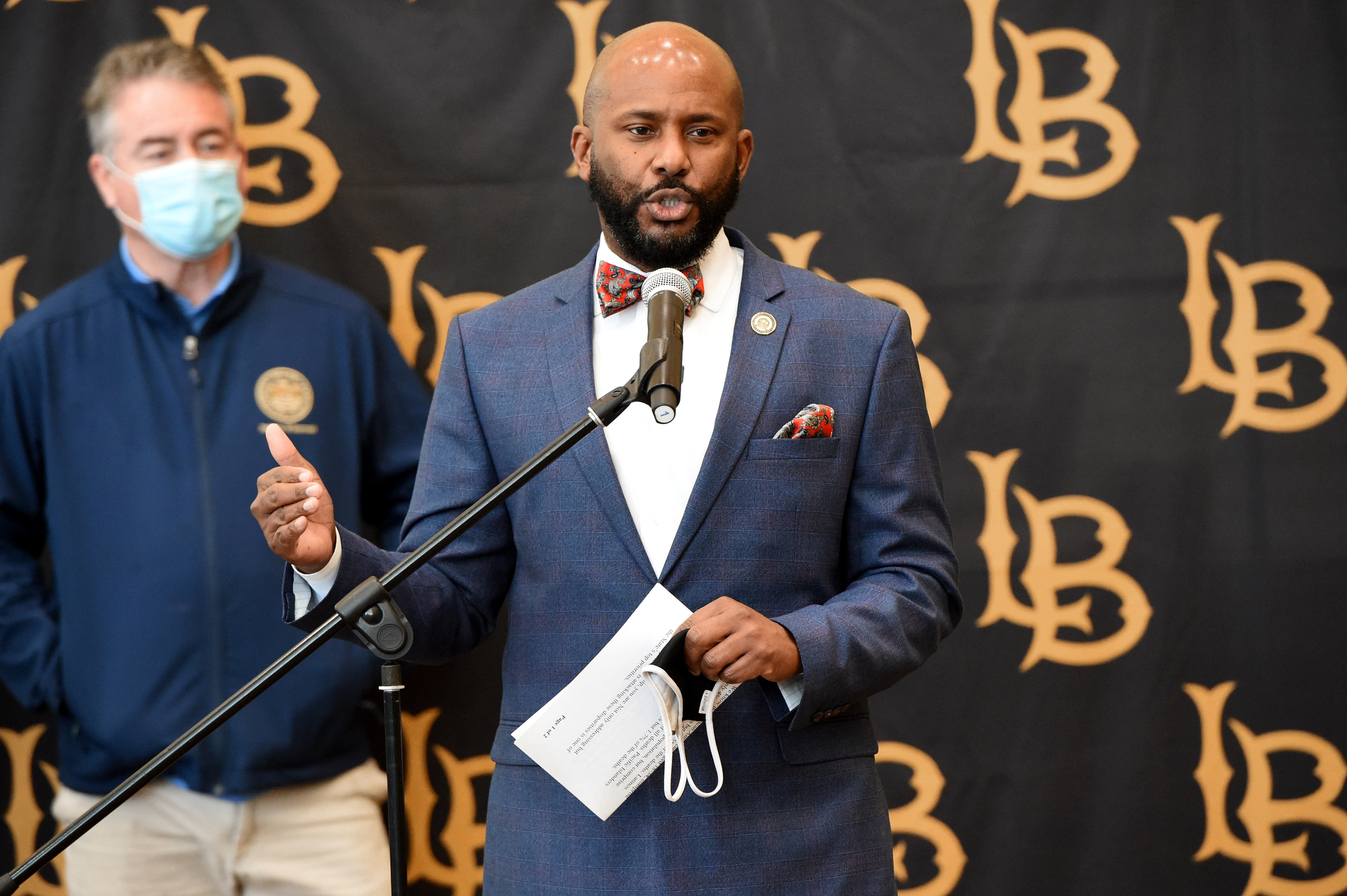 Expolicía que intenta derribar a las despiadadas bandas policiales de Los Ángeles: “Es una locura, pero existe”