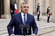 Argentina: Alberto Fernández critica decisión de regresar a las aulas