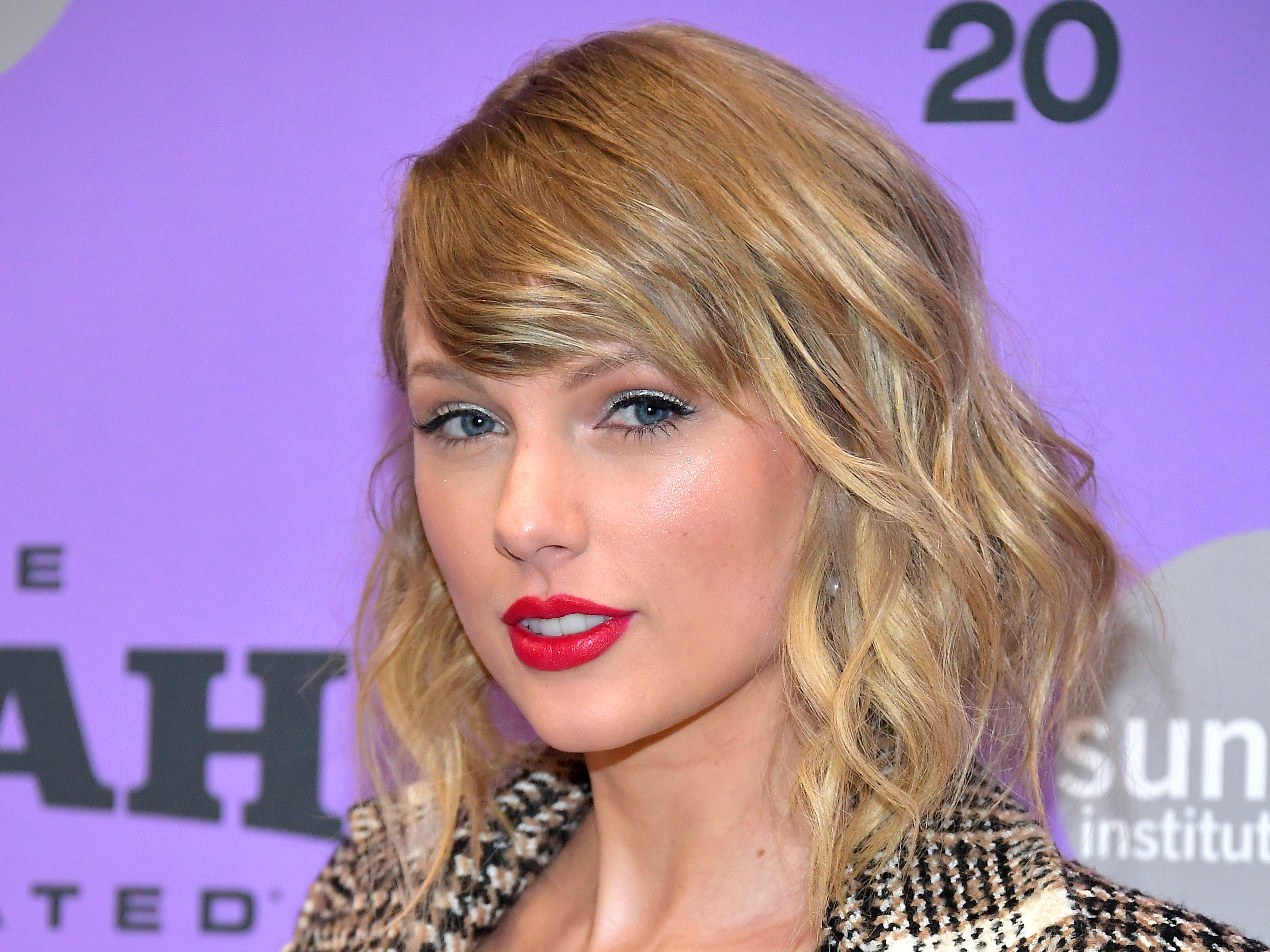 Taylor Swift comparte un mensaje con los fans para el Mes del Orgullo 2021: “Estoy enviando mi respeto y amor a aquellos que viven su verdad de forma tan valiente”