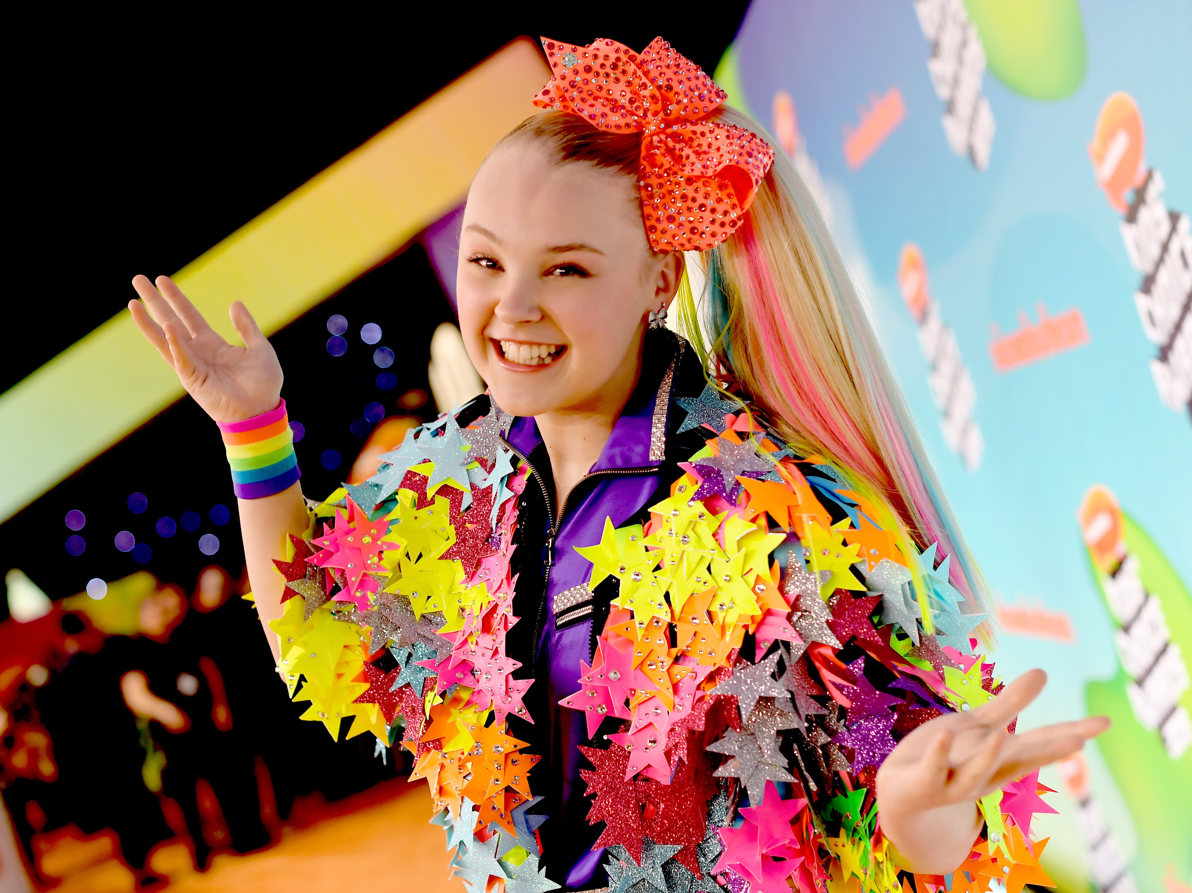 JoJo Siwa dice que deshacerse de su característica coleta fue “más difícil” que salir del clóset