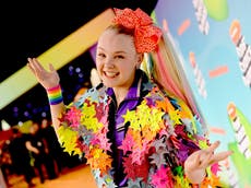 JoJo Siwa dice que deshacerse de su característica coleta fue “más difícil” que salir del clóset