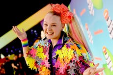 JoJo Siwa dice que deshacerse de su característica coleta fue “más difícil” que salir del clóset