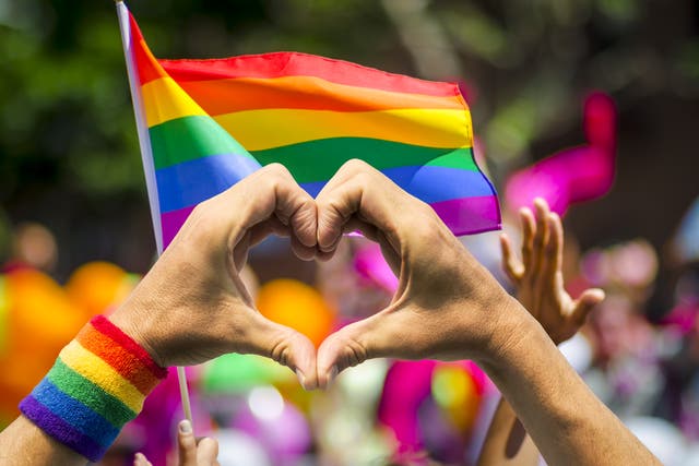 <p>El 28 de junio de 1970, la comunidad LGBTQIA+ marchó por primera ocasión en Estados Unidos</p>