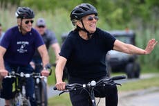 Jill Biden se convierte en la primera dama de mayor edad y lo marca con un paseo en bicicleta