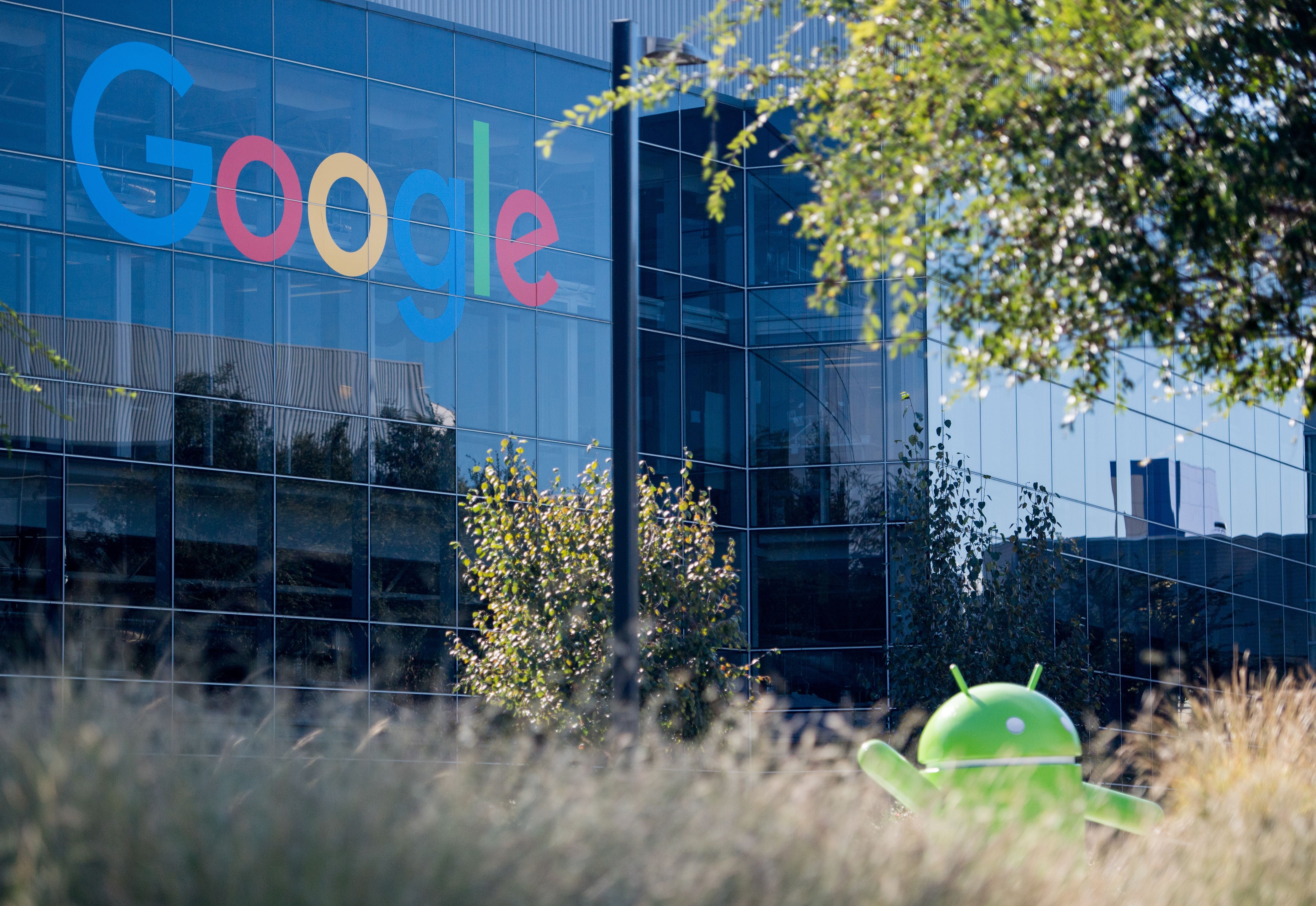 Google multado con $268 millones tras ser acusado de “abuso de poder” en Francia