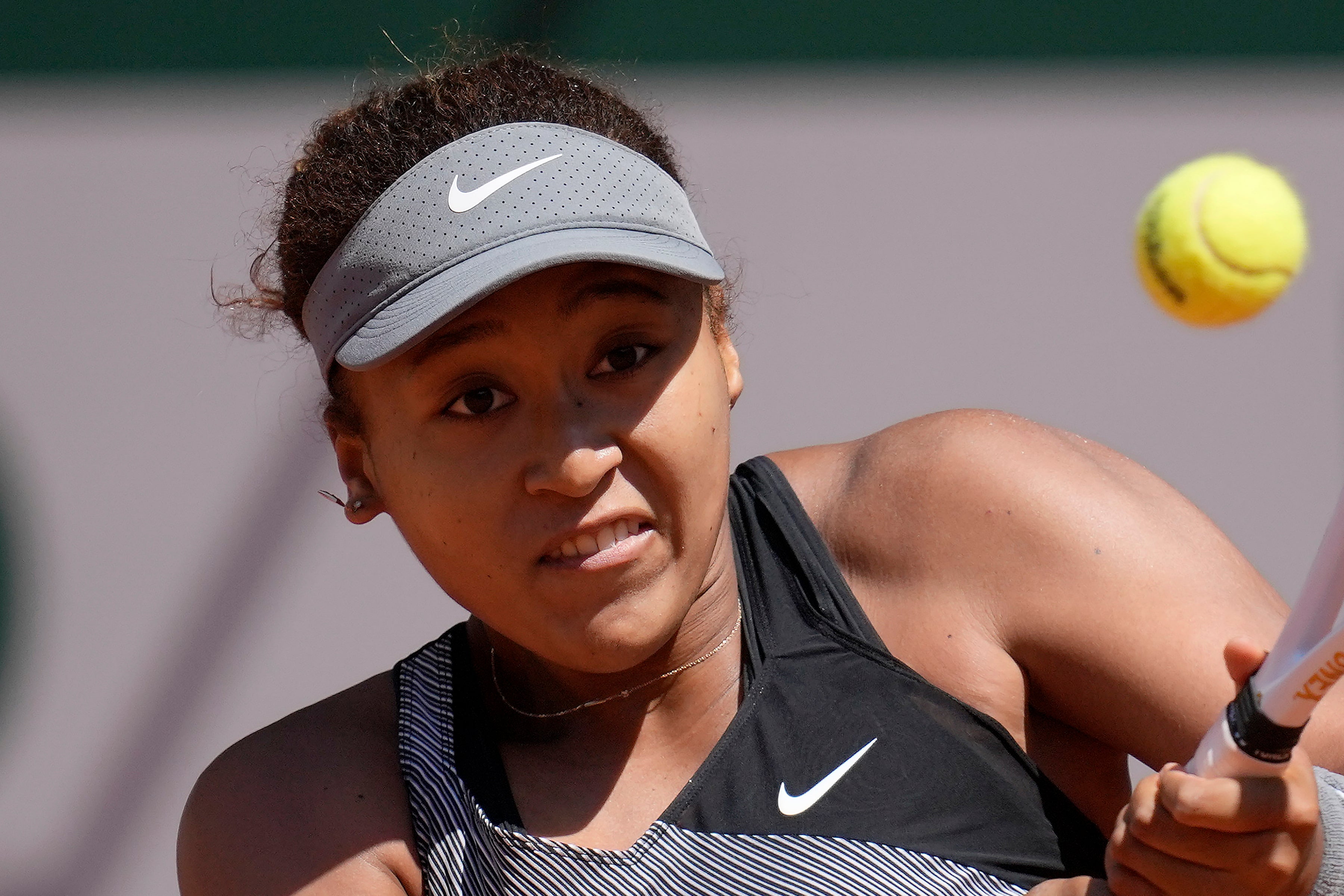 Naomi Osaka se retira del torneo de Berlín y está en duda para Wimbledon