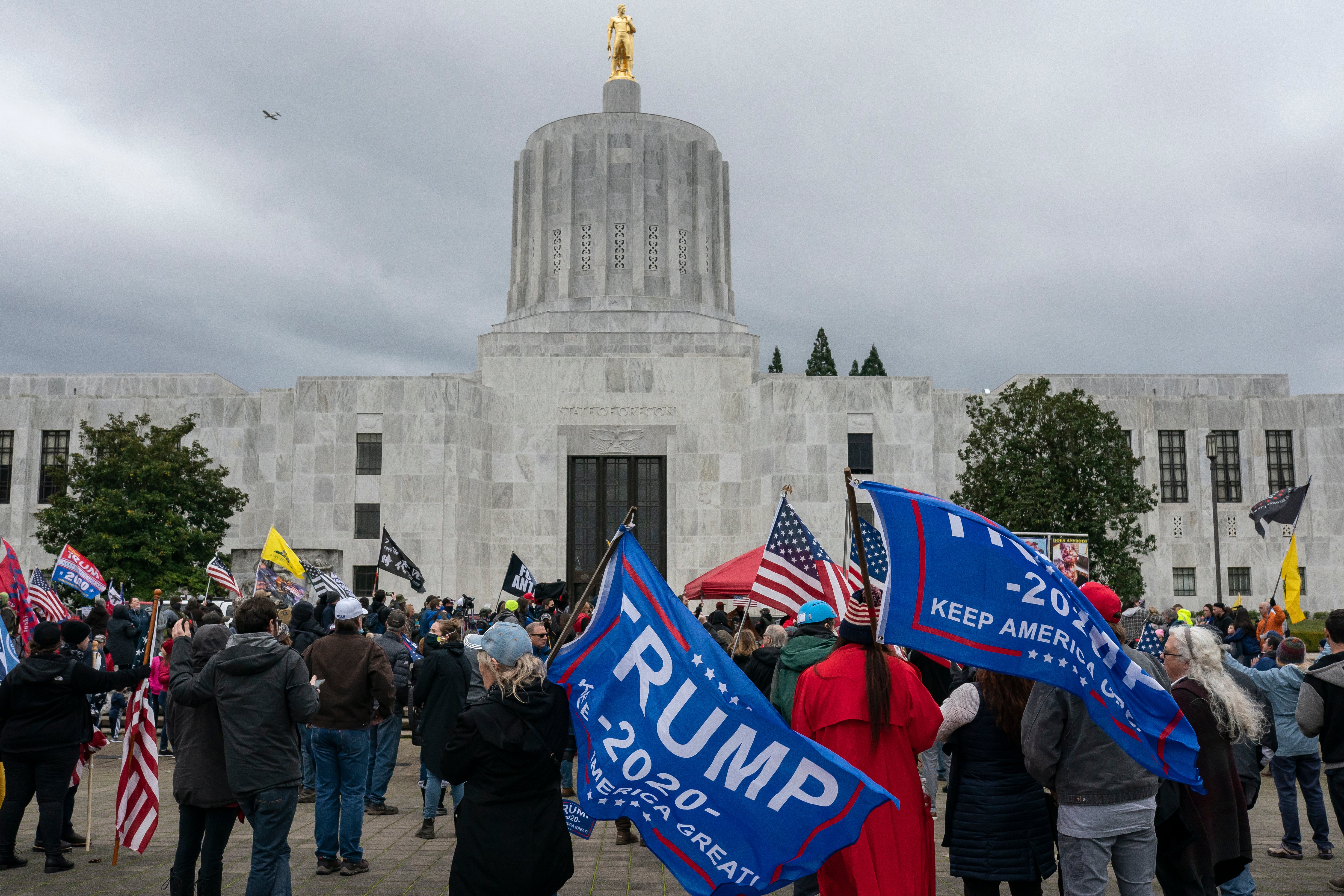 Republicano de Oregón le dijo a grupo cómo ingresar al Capitolio días antes del asalto violento