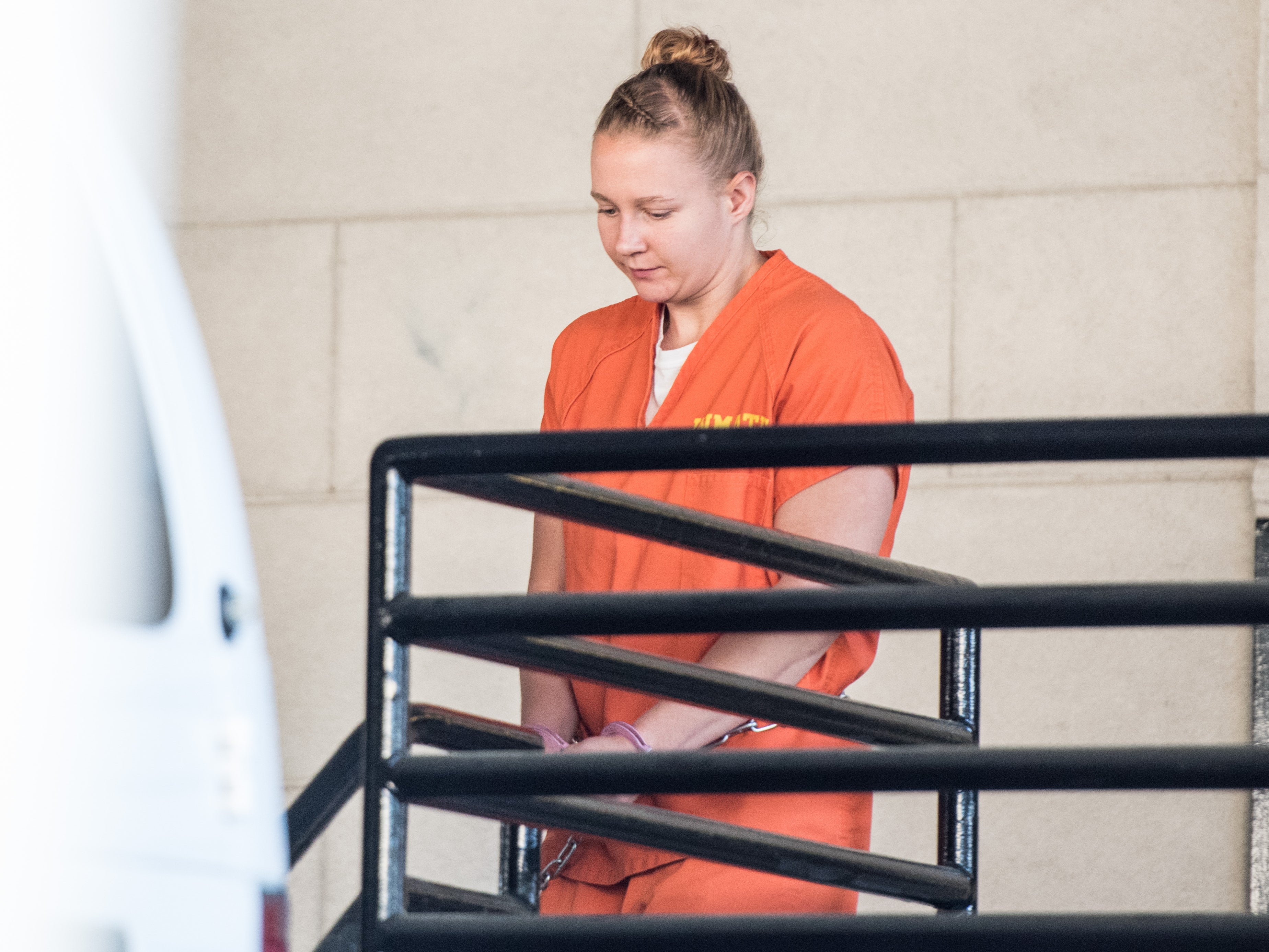 Reality Winner sale de prisión con libertad supervisada mientras la familia busca el perdón de Biden