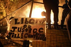 Condenan a Tiktoker a dos años de prisión por quemar comisaría de Minneapolis