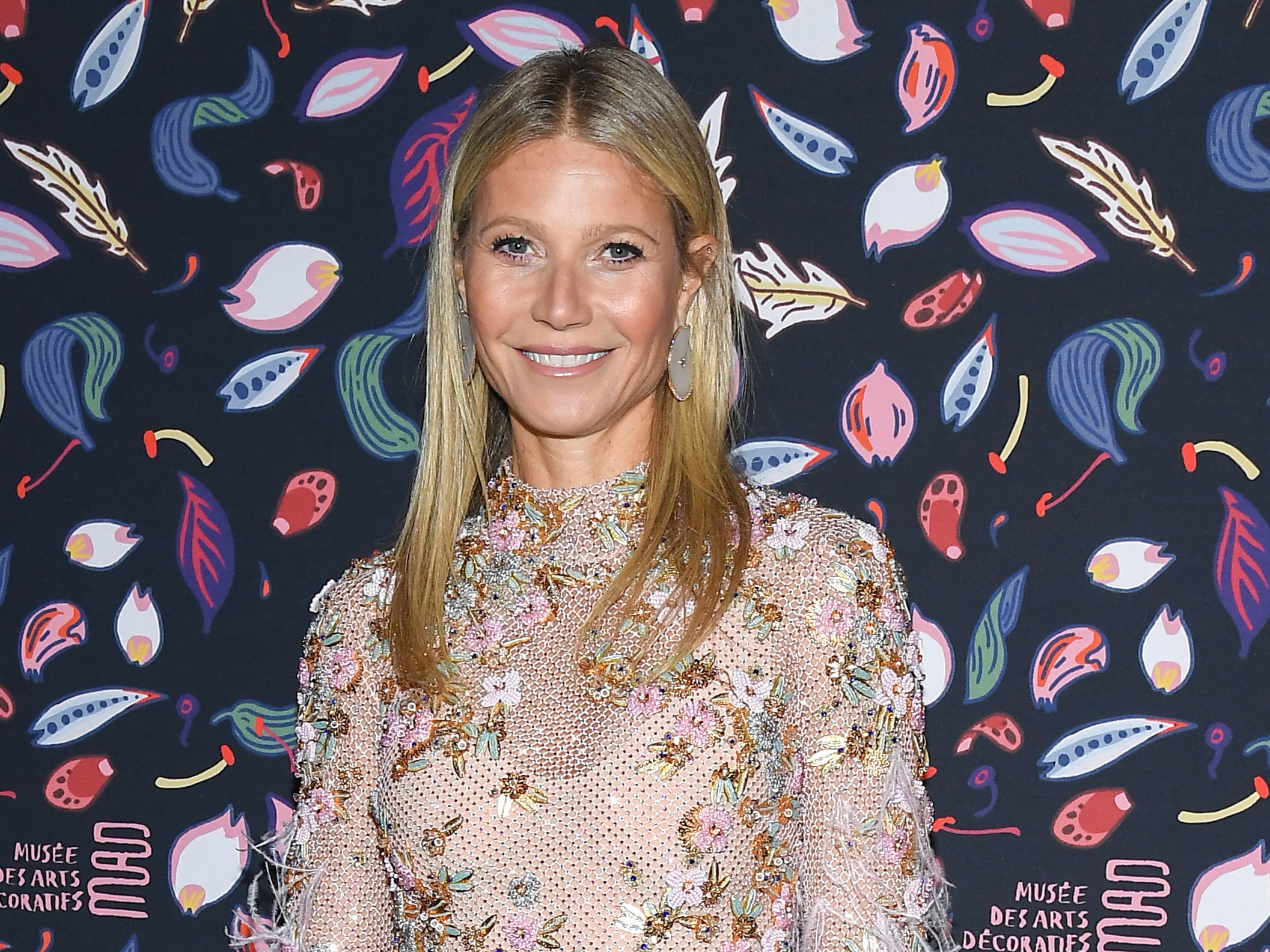 Gwyneth Paltrow dice que ella y su hija Apple se hacen un nuevo piercing todos los años