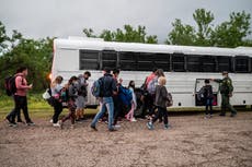 Administración de Biden apunta a reducir cruces fronterizos de migrantes mientras revierte políticas de Trump