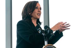 Kamala Harris pide a AMLO dejar trabajar a las ONG y a la prensa en México