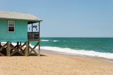 Casa de playa es cotizada en 1 mdd y se vuelve viral, está construida sobre la arena