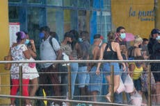 Filas e incógnitas tras anuncio de Cuba sobre dólares
