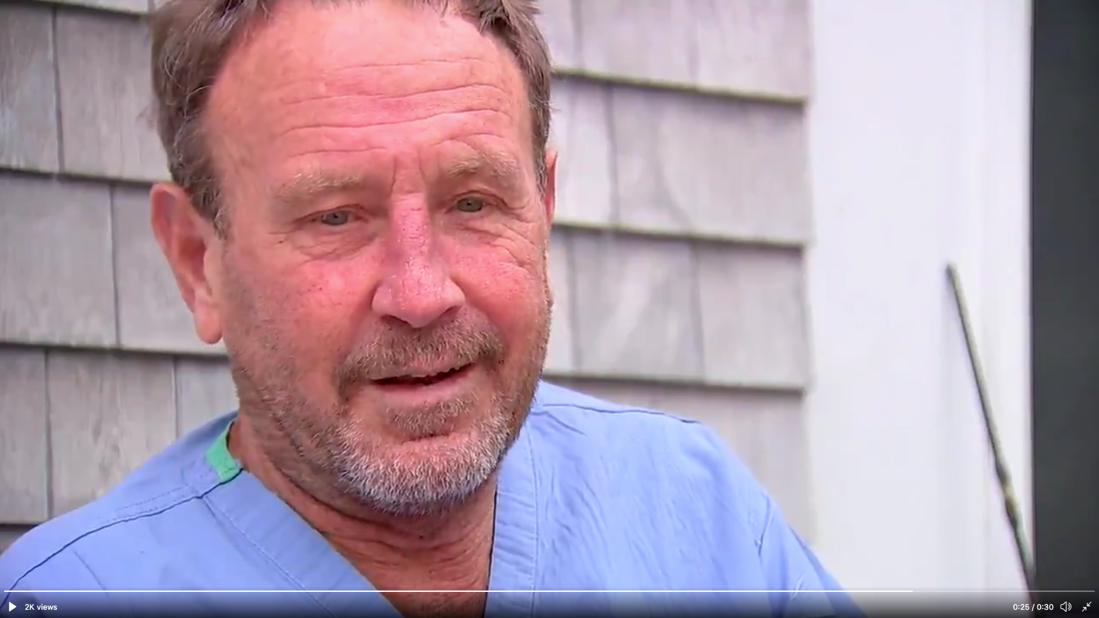 Buzo atrapado en la boca de una ballena pide a Matt Damon que lo interprete en una película