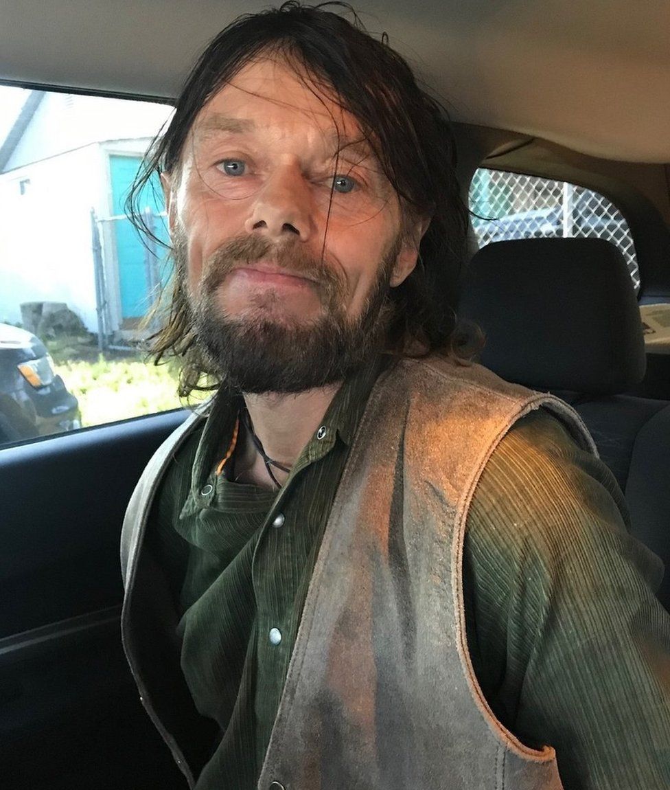 El violador escocés que huyó a California y fingió su propia muerte es encarcelado después de que los alguaciles de los EE. UU. lo rastrearan