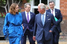 Stella McCartney dice que la industria de la moda está “pasada de moda” cuando se trata de sostenibilidad