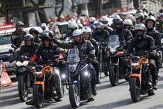 Jair Bolsonaro es multado por no usar cubrebocas en un evento de motociclistas